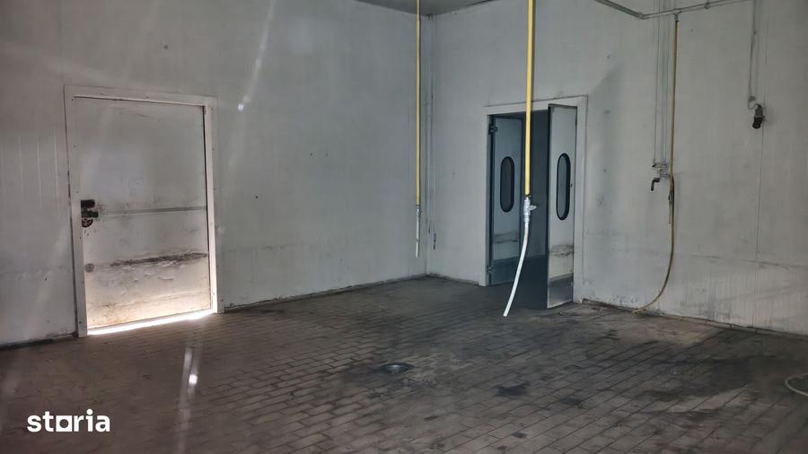 Spațiu comercial, de 1,000 mp, în Sud