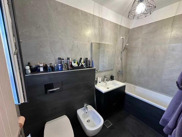 Apartament cu 3 camere decomandat în Exterior Vest