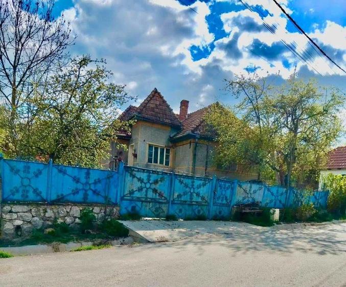 Casă cu 2 camere în Comșești