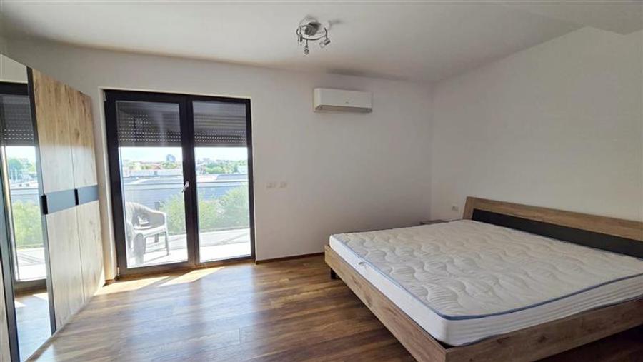 Apartament cu 3 camere decomandat în Dumbrăvița