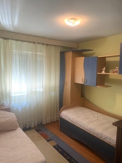 Apartament cu 2 camere semidecomandat, mobilat în Narcisa