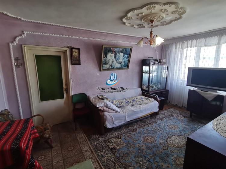 Apartament cu 3 camere semidecomandat în Dărmănești