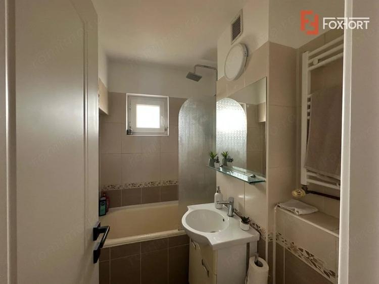 Apartament cu 5 camere decomandat în UTA