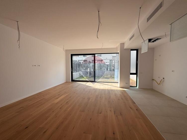 Casă individuală cu 4 camere cu Teren 158 Mp în Central