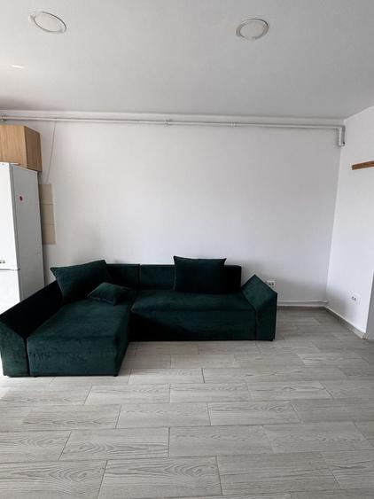 Apartament cu 3 camere decomandat în Exterior Vest
