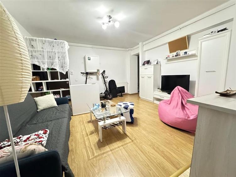 Apartament cu 2 camere semidecomandat, mobilat în Exterior Sud