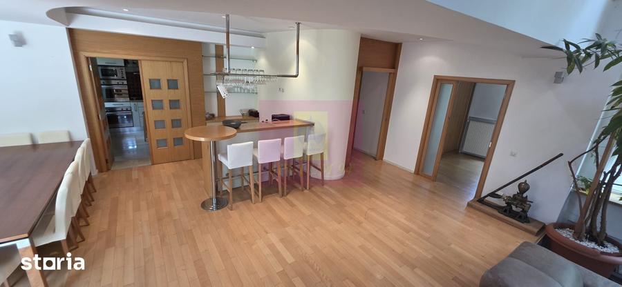 Casă cu 10 camere cu Teren 2813 Mp în Central
