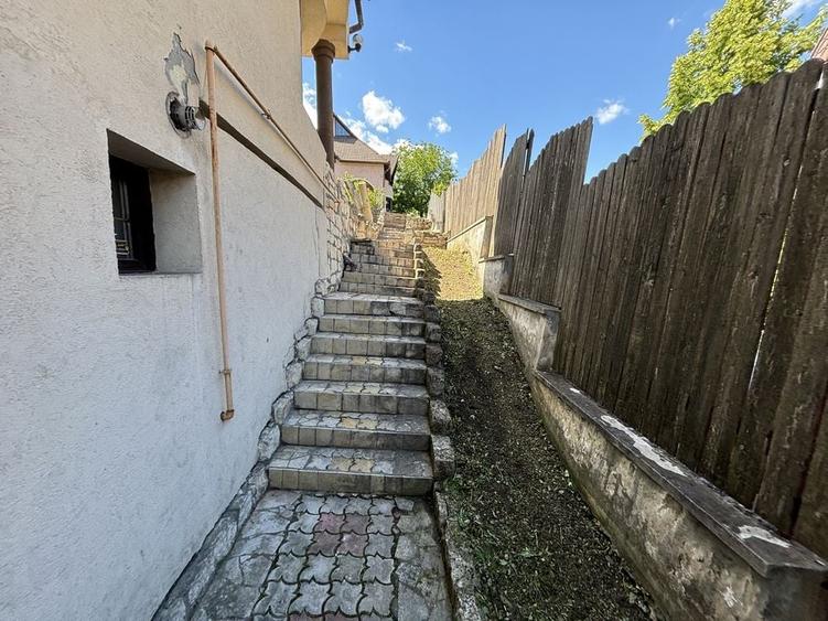 Casă cu 4 camere în Calea Turzii