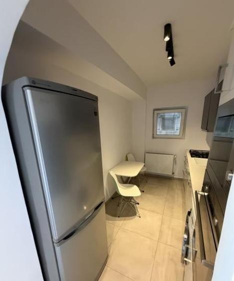 Apartament cu 3 camere decomandat, mobilat în Romană