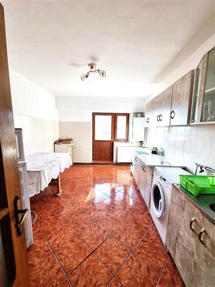 Apartament cu 4 camere decomandat, mobilat în Ultracentral