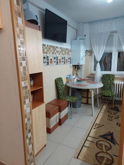 Apartament cu 2 camere semidecomandat, mobilat în Tătărași — fotografia 3