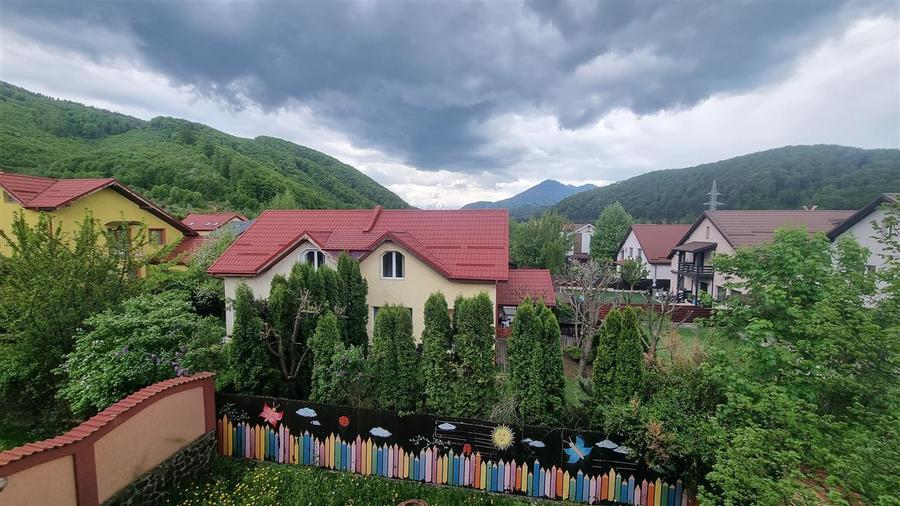 Casă individuală cu 6 camere cu Canalizare în Bunloc