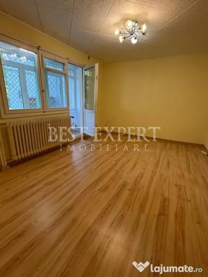 Apartament cu 3 camere decomandat în Titan