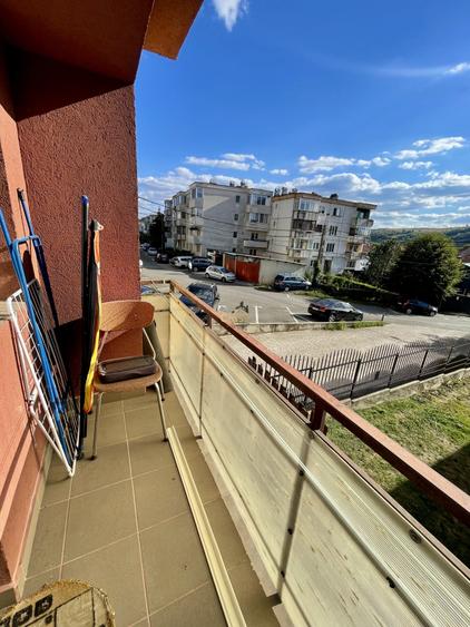 Apartament cu 2 camere semidecomandat, mobilat în Baciu