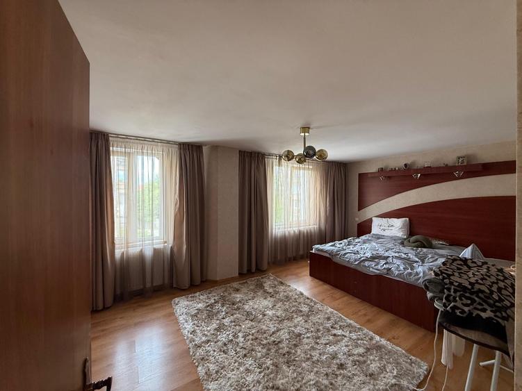 Apartament cu 3 camere decomandat în Dorobanți