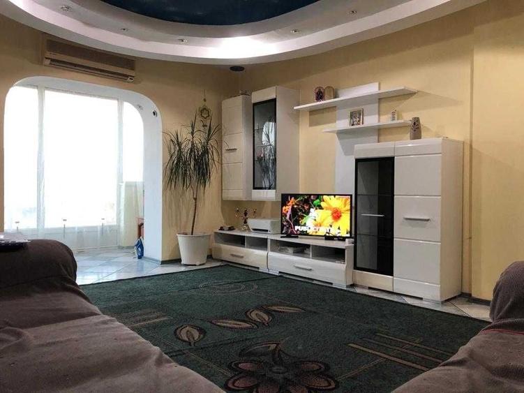 Apartament cu 3 camere decomandat în Carrefour