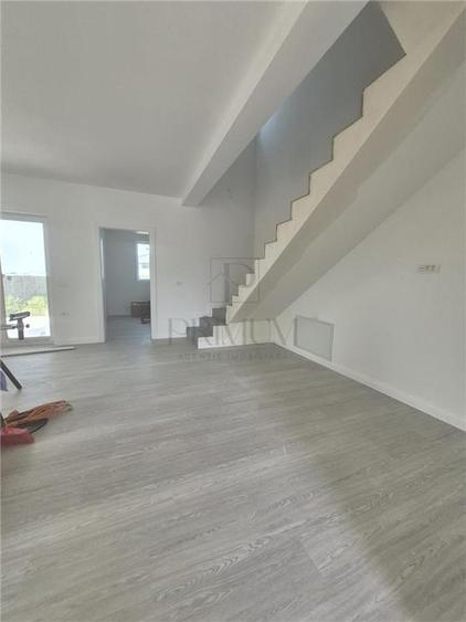 Duplex cu 4 camere cu Teren 300 Mp în Moșnița Nouă