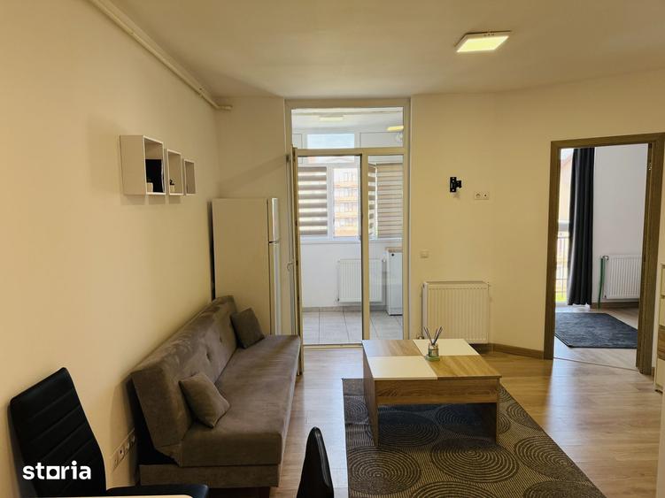 Apartament cu 3 camere semidecomandat, mobilat în Florești