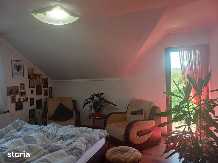 Casă cu 6 camere cu Teren 450 Mp în Cristian