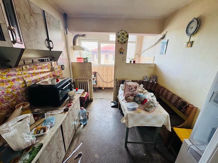 Apartament cu 3 camere decomandat în Crihala