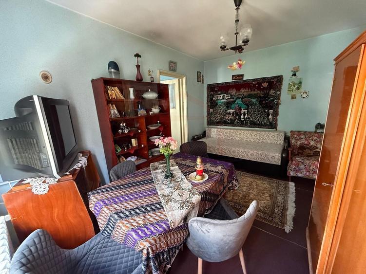 Apartament cu 3 camere semidecomandat în Micro 19