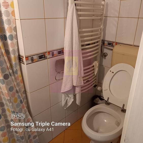 Apartament cu 5 camere semidecomandat în Mitropolie