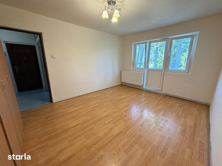 Apartament cu 2 camere semidecomandat în Mircea cel Bătrân