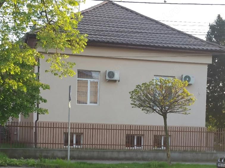 Casă cu 2 camere cu Canalizare în Central