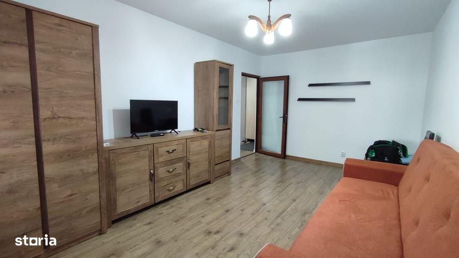 Apartament cu 3 camere decomandat în Vest