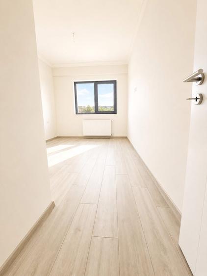 Apartament cu 3 camere decomandat în Energia