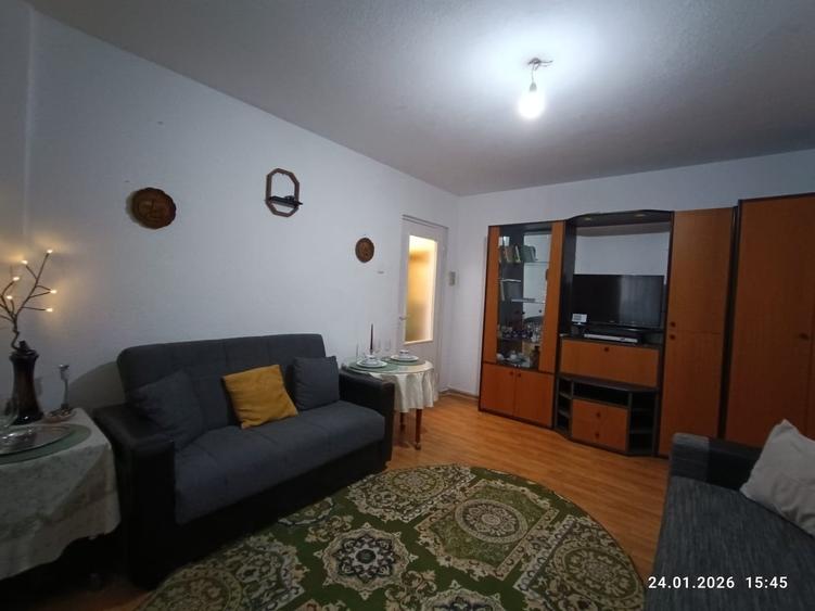 Apartament cu 2 camere semidecomandat în Berceni