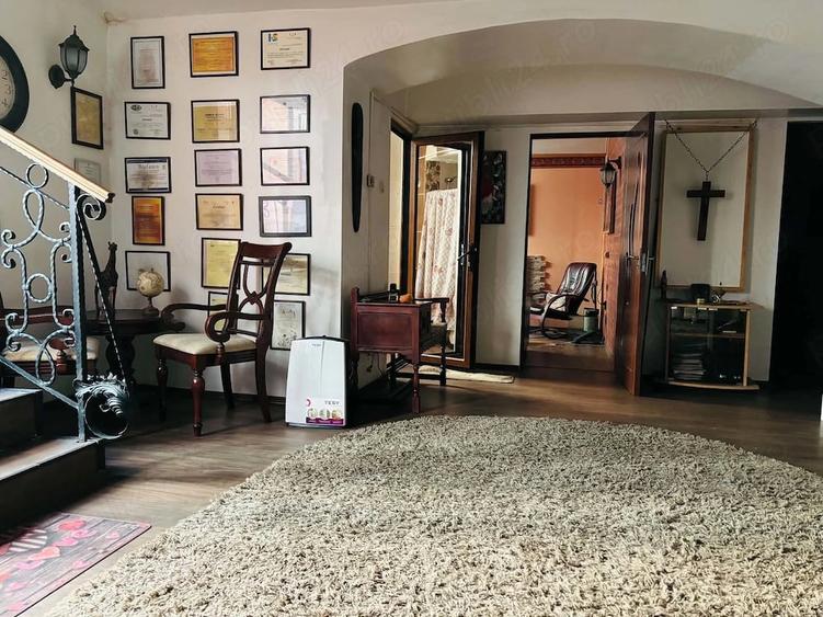 Apartament cu 3 camere decomandat în P-ța Unirii