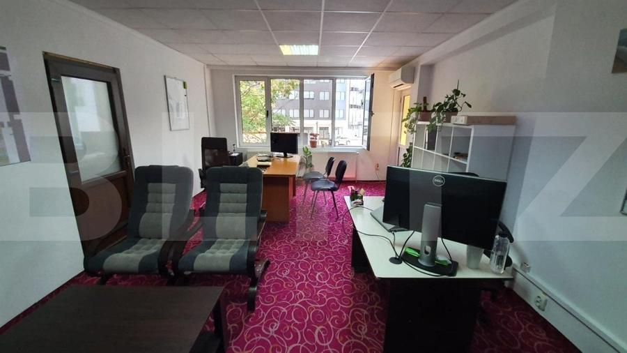 Casă individuală cu 15 camere cu Teren 103 Mp în Central