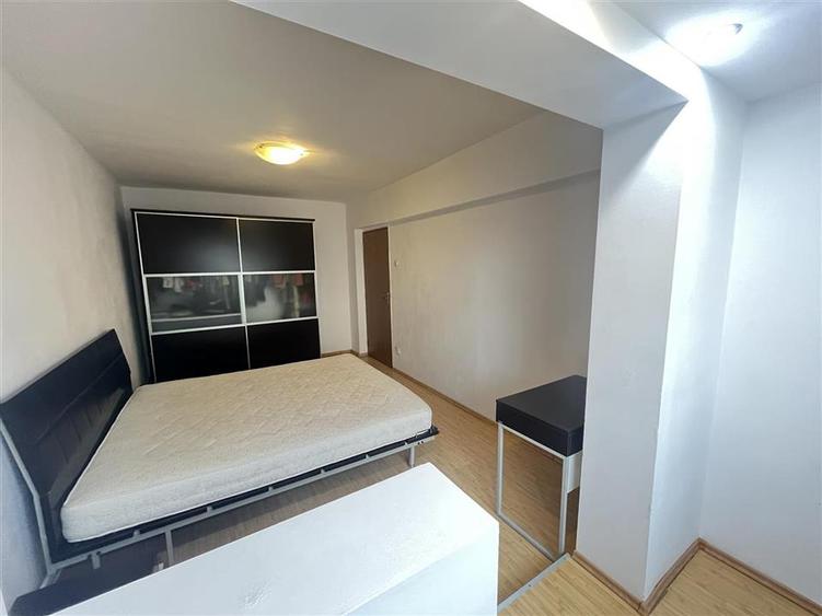 Apartament cu 3 camere decomandat, mobilat în Terezian