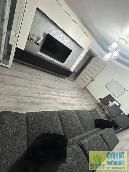 Apartament cu 3 camere decomandat în Km 4