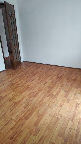 Apartament cu 3 camere decomandat în Berzasca