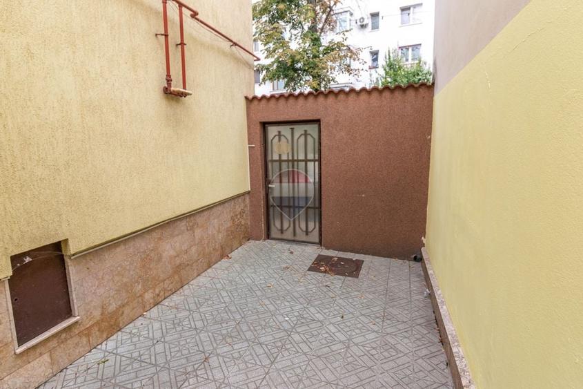 Casa / Vila cu 7 camere de inchiriat în zona Victoriei - 1