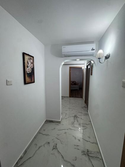 Apartament cu 3 camere decomandat în Exterior Vest