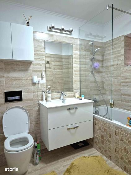Apartament cu 4 camere în Micro 17