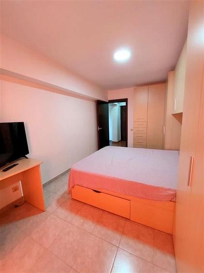 Apartament cu 3 camere decomandat, mobilat în Exterior Est