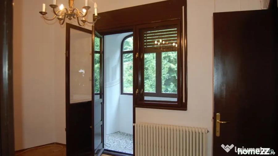 Apartament cu 4 camere decomandat în Primăverii