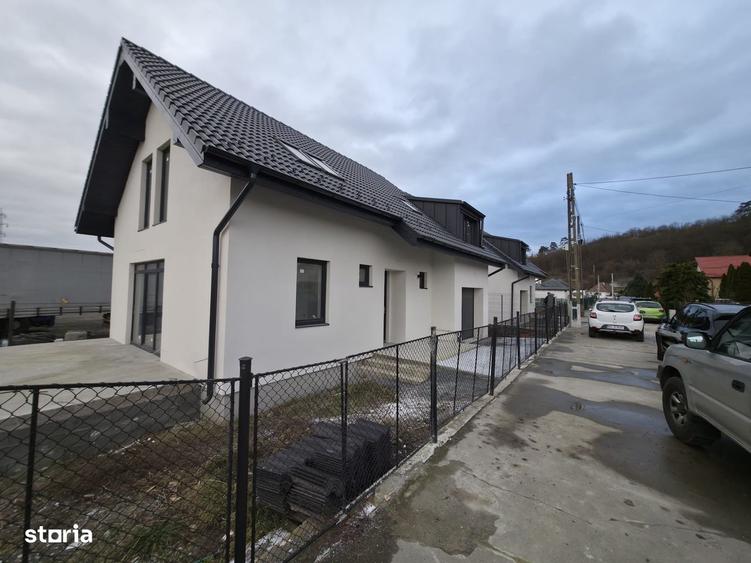 Casă cu 4 camere în Unirii