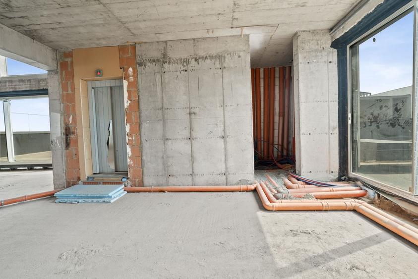 Apartament cu 6 camere decomandat în Aviației