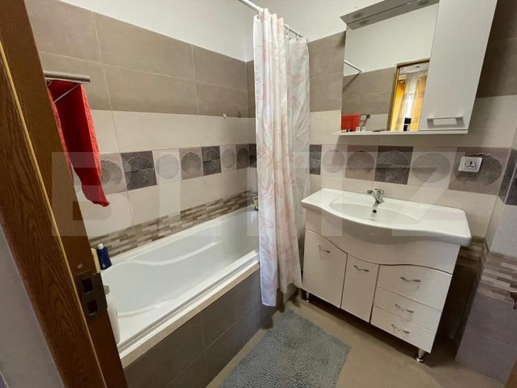 Apartament cu 3 camere semidecomandat, mobilat în Florești
