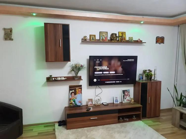 Apartament cu 3 camere decomandat, mobilat în 13 Septembrie