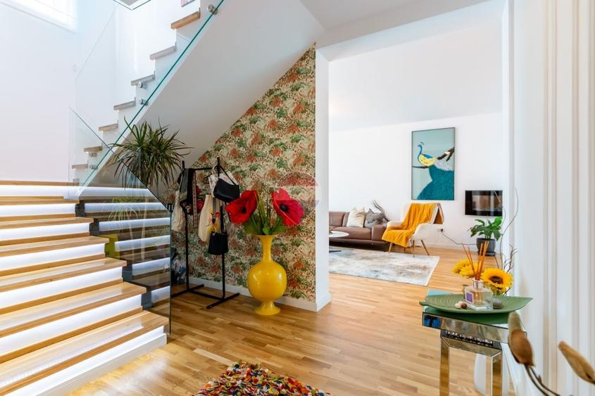 Casă individuală cu 5 camere cu Teren 452 Mp în Corbeanca