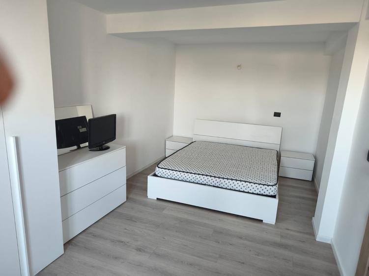 Apartament cu 3 camere decomandat în Ghiroda