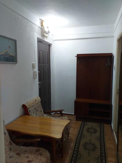 Apartament cu 2 camere semidecomandat în Podu Roș