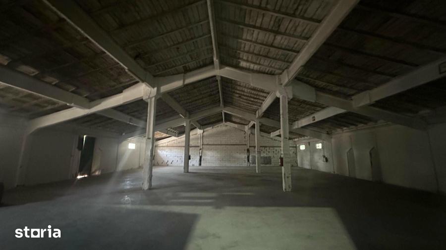 Spațiu comercial, de 2,300 mp, în Central