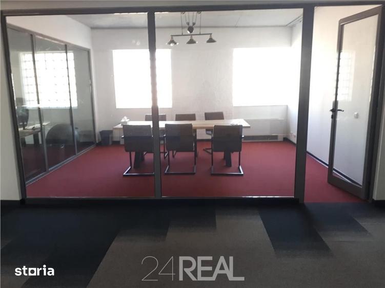 Spațiu comercial, de 350 mp, în Polonă
